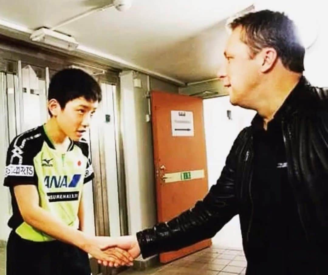 ITTF Worldさんのインスタグラム写真 - (ITTF WorldInstagram)「🤝 Name a more iconic duo! 🤝  #respect #FBF #handshake #classic #tabletennis」7月26日 15時35分 - wtt