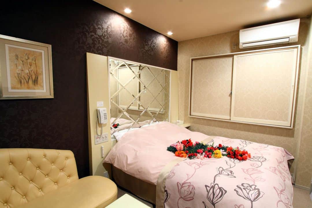 Loveinn Japanのインスタグラム：「Hotel Vanilla Room for 2 starting 10,250... https://loveinnjapan.com/en/hotel/7300043/ #loveinnjapan #loveinnjapanpromo2019 #lovehoteljapan #couplehotel #japanhotels #greatdealsjapan #traveljapan2019 #hotelsjapan #japanhotelguide #hotelinjapan」