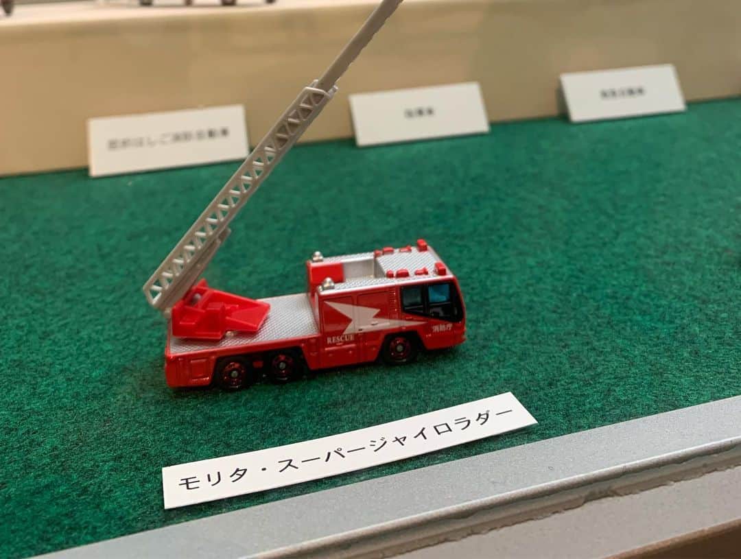 モリタさんのインスタグラム写真 - (モリタInstagram)「広島市の「ヌマジ交通ミュージアム」で開催中の「すすむ！ハイブリッド」にモリタエコノスのハイブリッドごみ収集車を展示中です。正面入口入って右手に展示中です。2Fの常設展には、消防車紹介コーナーや、電車、車、バイクなどの模型がズラリ。3Fは直径20mの近未来巨大交通パノラマ模型「ビークルシティ」。見て、触って楽しめる展示がたくさん。 夏休みは、広島市の「ヌマジ交通ミュージアム」にぜひ！ 「すすむ！ハイブリッド」は9/1(日)まで開催しています。 #ヌマジ交通ミュージアム #モリタエコノス #ハイブリッドカー #ごみ収集#電動式ごみ収集車#塵芥車#ごみ収集車 #人と地球のいのちを守る  #moritaeconos#morita#広島#hiroshima#japan#museum#クルマ#くるま#はたらくくるま #自動車#ハイブリッド#夏休み#car#vehicle#garbagetruck」7月26日 15時41分 - moritagroup