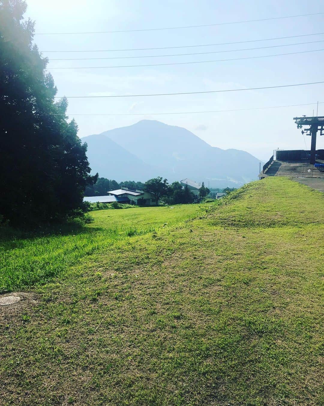 岡田真帆のインスタグラム：「ただ今わたくし長野の北志賀にきておりまして大自然に癒されております。 戻ってからは楽しみなライブがつづきますのでスケジュールあげておきます！ . 🌞7/31(水)@四軒茶屋 open19:30/start20:00 Charge¥3,200+1オーダー  Pf:HIKARU/Ba:小倉 愉史 http://www.yoncha.com/ . 🌞8/1(木)マホガニーオルガンオールスターズ @赤坂G’sbar 20:00 start Charge ¥投げ銭 . 🌞8/2(金) 東京シネマテーブル @ギャンゲットバイモジャ YANCY Vocal&Piano/犬太郎  Vocal&Guitar /黄啓傑 Vocal&Trumpet/リョコモンスター Vocal&Trombone/トニー山本 Ba Charge¥5000（税別・２ドリンク・ブッフェ付） . 🌞8/4(日) 出張おののいもこ@東青梅small pocket open 15:00/start 15:30  予約¥2,500 当日¥3,000 https://higashiome-smallpocket.jimdofree.com」