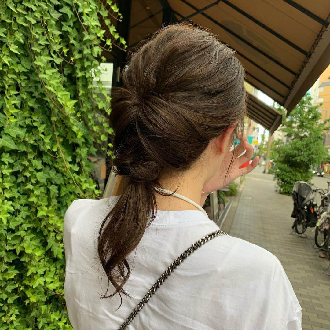 【北堀江・美容室 peaks hair】のインスタグラム：「ㅤㅤㅤㅤㅤㅤㅤㅤㅤㅤㅤㅤㅤ 【 ミルクティーベージュ 】 ㅤㅤㅤㅤㅤㅤㅤㅤㅤㅤㅤㅤㅤ やはりクリーミーな色味は大人気！🍦 ㅤㅤㅤㅤㅤㅤㅤㅤㅤㅤㅤㅤㅤ stylist オクノ ㅤㅤㅤㅤㅤㅤㅤㅤㅤㅤㅤㅤㅤ #peakshair #ピークスヘアー#堀江#北堀江#美容室##Instahair#hairstyle#Instafashion#イルミナカラー#小顔#美意識#おしゃれな人と繋がりたい#おしゃれ#お洒落#ヘアアレンジ」