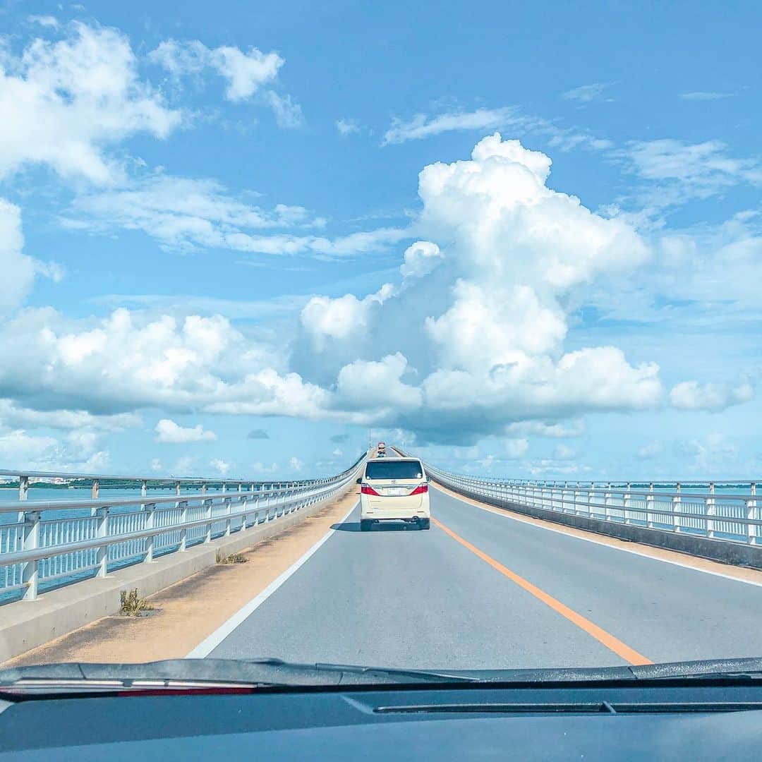 おのだまーしーさんのインスタグラム写真 - (おのだまーしーInstagram)「車の中から #沖縄 #池間島 #池間大橋」7月26日 16時02分 - mabbits999