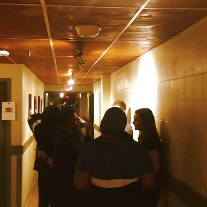 MCハマーのインスタグラム：「Our Village🙏🏿 .... After The Show We Celebrate 👏🏾👏🏾👏🏾 Chicago !!!!! What we had tonight will go down in history !!!! Too Much Fun !!!! Crowd was Amazing !!! Love You #Chicago !!!!! #ScarsOverBars 🔥」