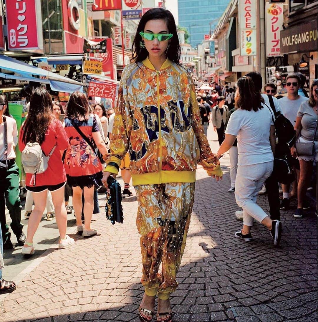 Moschinoさんのインスタグラム写真 - (MoschinoInstagram)「#Repost @saori_vj ・・・ With @i_am_kiko in Tokyo for @voguejapan September Issue  Fashion Story "Kiko Goes Camping" starring @i_am_kiko Photographer: @jirokonami  Fashion Editor: @saori_vj  Hair: @akkishirakawa  Makeup and Manicure: @rieshiraishi1220 Producer and Editor : @yuisugiyama Editor: @masayougawa #moschino @itsjeremyscott」7月26日 16時13分 - moschino