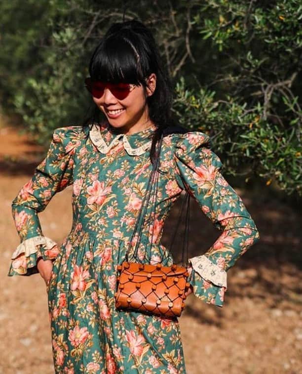 ELLE UKさんのインスタグラム写真 - (ELLE UKInstagram)「Loved by Susie Lau and Sienna Miller, find out how to wear the prairie dress, this summer's most romantic trend at LINK IN BIO ☀️☀️☀️」7月26日 16時15分 - elleuk
