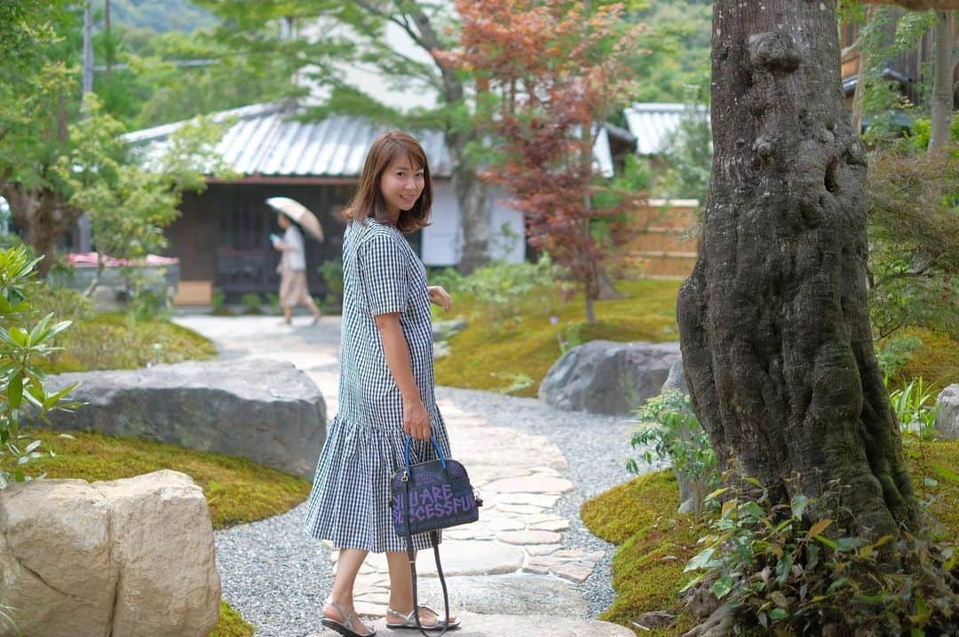 奥田順子さんのインスタグラム写真 - (奥田順子Instagram)「@chikakokimoto の娘ちゃんがたくさん写真📷撮ってくれました！ しかも、すごく上手👏 後半ポーズの指示が入り、自然なショットも！！ 写真4枚目は、敷地内のパン屋さん🍞 #京都#小学生カメラマン #嵐山」7月26日 16時16分 - okuda_junko