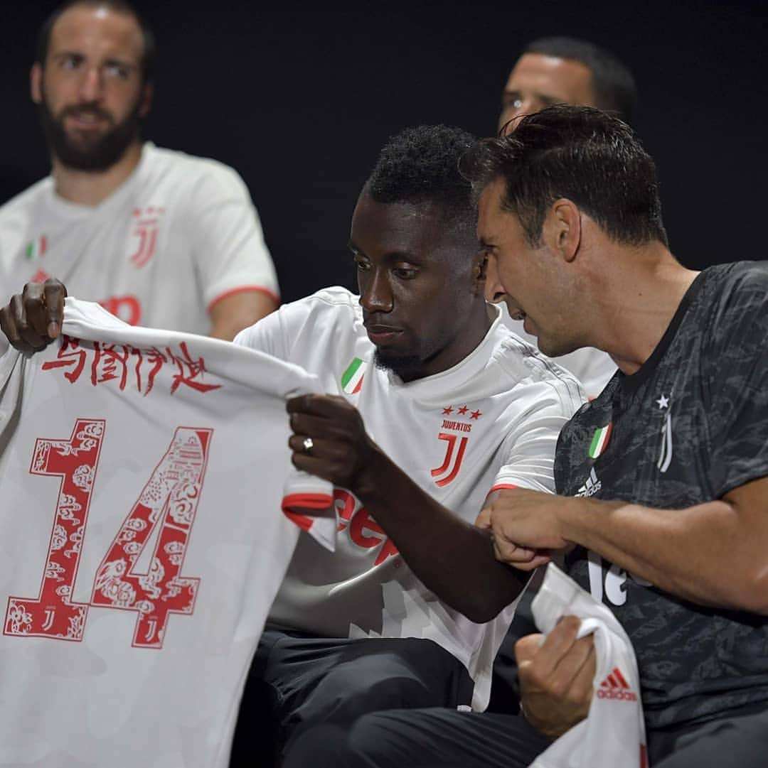 ユヴェントスFCさんのインスタグラム写真 - (ユヴェントスFCInstagram)「About yesterday's spectacular Away Kit launch in Shanghai 🔥🙌🇨🇳 #DareToCreate #MeetTheWonder #LiveAhead」7月26日 16時21分 - juventus