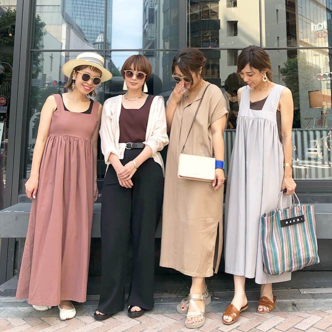 のインスタグラム：「． ★#展示会 ★． ． @randa_pic  の#秋冬 の展示会に 行ってきたー❤️． ブーツやパンプス可愛いかったなー💕． ７枚目のブラックの靴をオーダーしたよ✨． 届くの楽しみ😆． ． この日のコーデ‥． ✔︎帽子‥． @chapeaud_o ． ． ✔︎ワンピ‥． @titivatejp ． ． ．  #ランダ#randa #靴  #足元#足元倶楽部  #足元コーデ #あしもと倶楽部  #シューズ#shoes#shoestyle  #ママコーデ #ティティベイト  #titivate #titivatestyle  #titivateコーデ #chapeaudo  #帽子#ハット#ハットコーデ  #ワンピ#ワンピース  #2019#2019aw #展示会巡り  #ファッション #秋冬展示会」