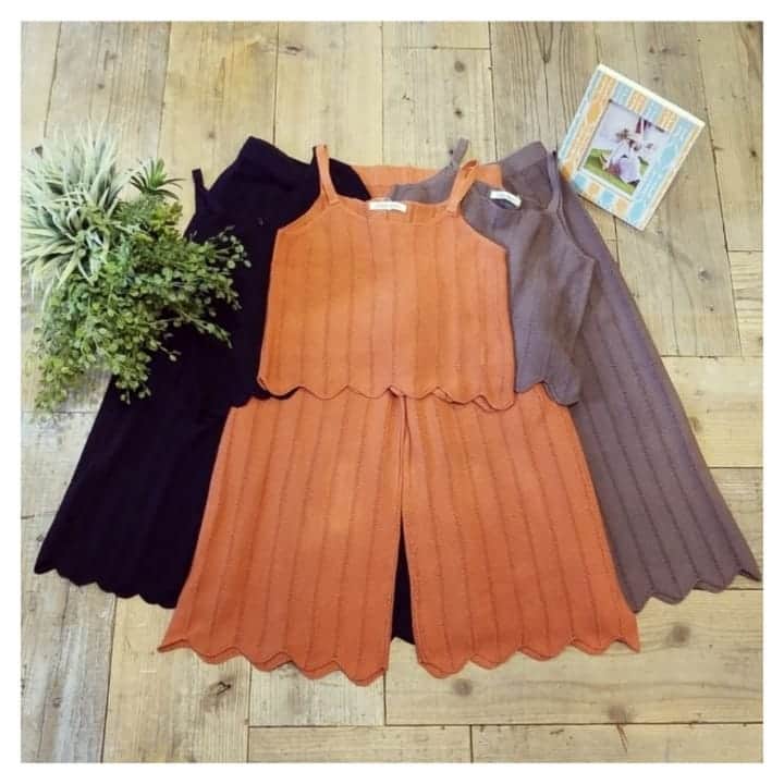 furryrate officialのインスタグラム：「【2019 summer collection】 ▶tops #編み柄キャミソール No.43621285 オレンジ/モカ ¥5,292- . . ▶pants #編み柄パンツ No.43588218 オレンジ/モカ ¥8,532- . . #furryrate #furry #ファーリー#ファーリーレート #セットアップ #tops #pants #編み柄 #cotton #綿 #コットン #夏 #夏コーデ #summercollection #folklor」