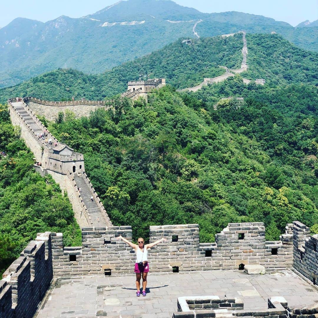 ティーネ・ティング・ヘルセットのインスタグラム：「First time! #bucketlist #greatwallofchina #veryhot #manysteps ☀️🇨🇳🔥🤩」