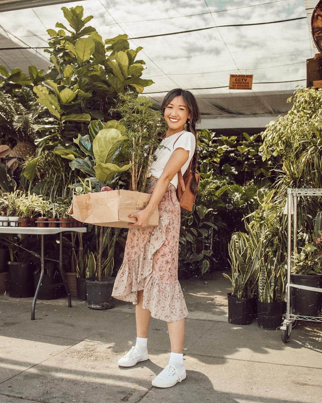 W E Y L I Eさんのインスタグラム写真 - (W E Y L I EInstagram)「Oh hai. Issa me 🙋🏻‍♀️ Buying more plants for my boyfriend to take care of them for me 🌱」7月27日 3時40分 - weylie