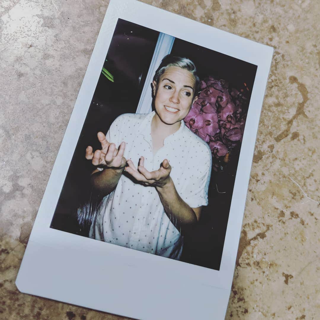 ハナー・ハートのインスタグラム：「at a party gesturing (Polaroid, 2019)」