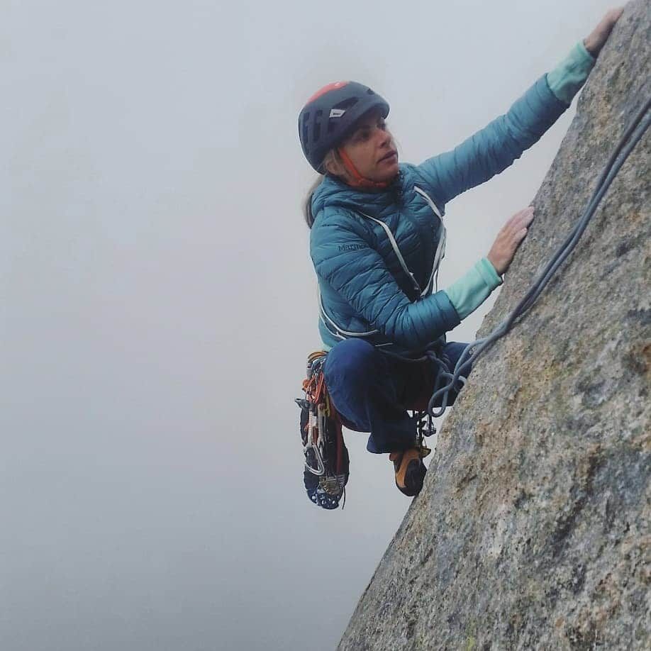 ヨルグ・バーホーベンさんのインスタグラム写真 - (ヨルグ・バーホーベンInstagram)「Aaaah, Presten: 500 meters of granite climbing history above turquoise water (is snorkeling a thing in Norway?) I still can't believe the amount of rock Lofoten has, most of it nice and rough, full of cracks but not chossy, friendly grades from moderate to desperate, and most surprising to me: ☉☉☉ • @marmot_mountain_europe @vibram @lasportivagram @petzl_official」7月27日 2時17分 - jorgverhoeven