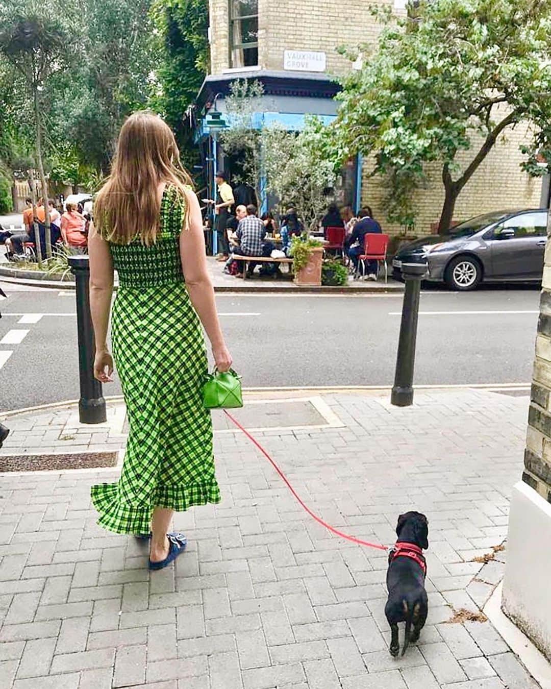 British Vogueさんのインスタグラム写真 - (British VogueInstagram)「It’s official. This is the dress of the summer. Six #BritishVogue staffers own this neon gingham seersucker style - making it Vogue's pick for the viral fashion hit of 2019. Click the link in bio to see why it’s getting so much love (and why you’re going to want it, too).」7月27日 2時30分 - britishvogue