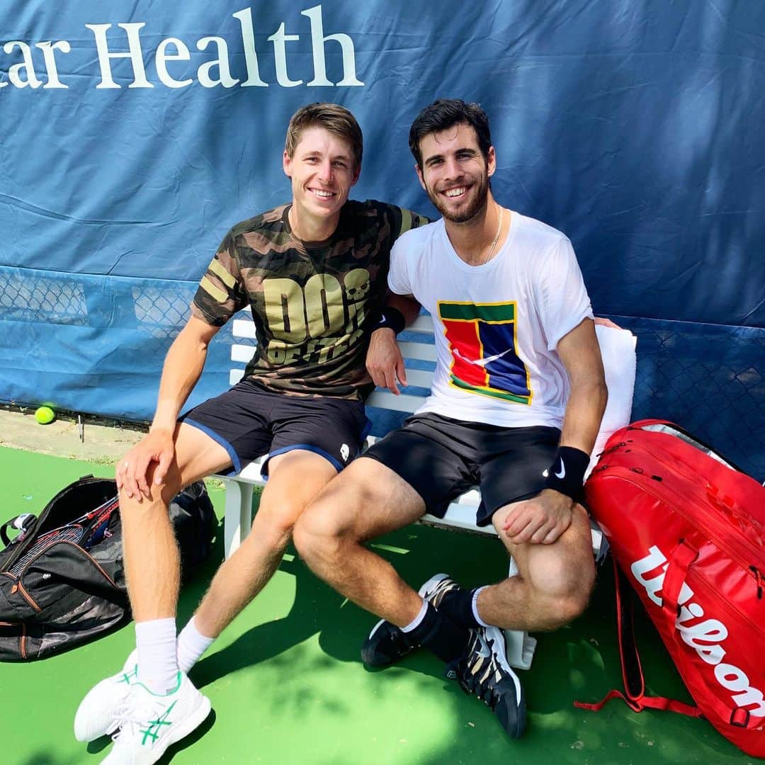 カレン・ハチャノフのインスタグラム：「Hello from Washington👋🏻🇺🇸 @citiopen #Practice #TrustTheProcess」