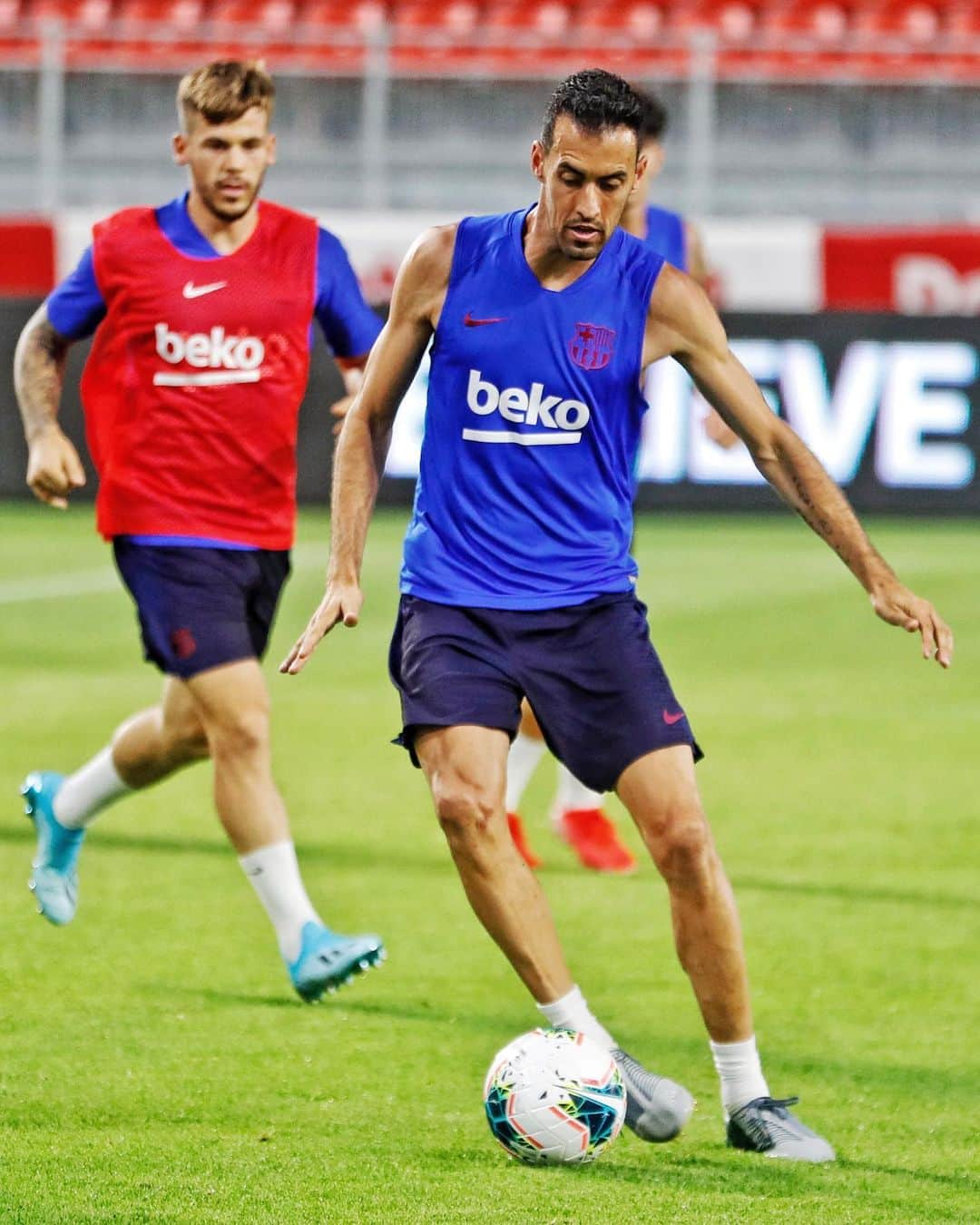 FCバルセロナさんのインスタグラム写真 - (FCバルセロナInstagram)「🇯🇵 Ready for the second match tomorrow against @visselkobe 💪 #RakutenCup」7月27日 2時45分 - fcbarcelona