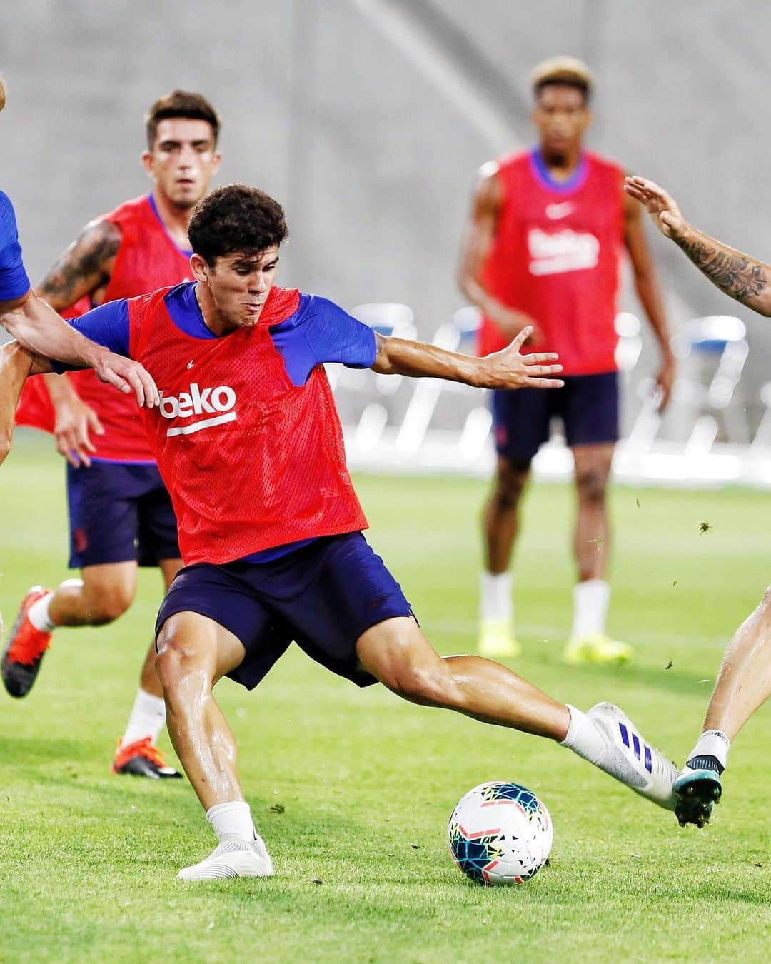 FCバルセロナさんのインスタグラム写真 - (FCバルセロナInstagram)「🇯🇵 Ready for the second match tomorrow against @visselkobe 💪 #RakutenCup」7月27日 2時45分 - fcbarcelona