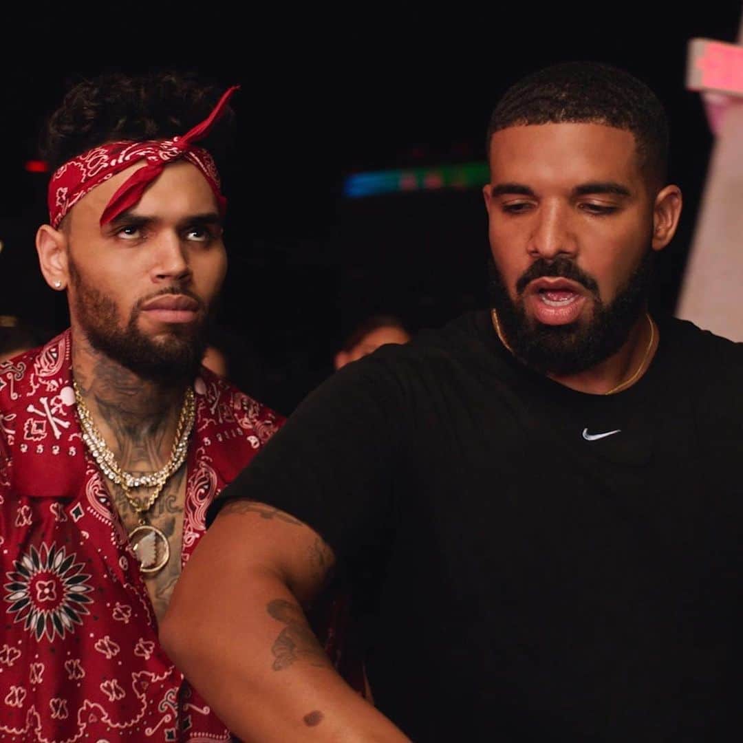 Vevoさんのインスタグラム写真 - (VevoInstagram)「.@ChrisBrownOfficial & @ChampagnePapi told me to tell you you’re the type to click the link in bio. Watch the artists settle their differences with a dance battle in their “No Guidance” video now! ⠀⠀⠀⠀⠀⠀⠀⠀⠀ ▶️[Link in bio] #ChrisBrown #Drake #NoGuidance」7月27日 2時52分 - vevo