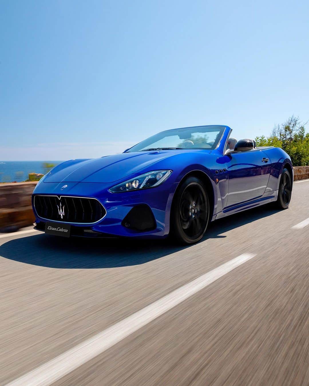 マセラティさんのインスタグラム写真 - (マセラティInstagram)「The enticing sound of the #MaseratiGranCabrio's V8 engine is the perfect weekend companion. #Maserati」7月27日 2時58分 - maserati