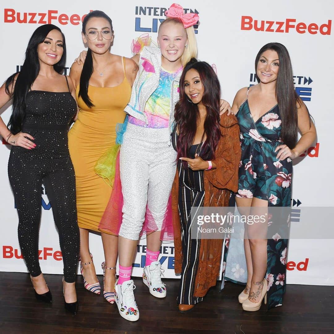 ニコール・ ポリッツィのインスタグラム：「I had no idear JoJo was this tall. What a sweetheart ❤️ #SissysJealous」