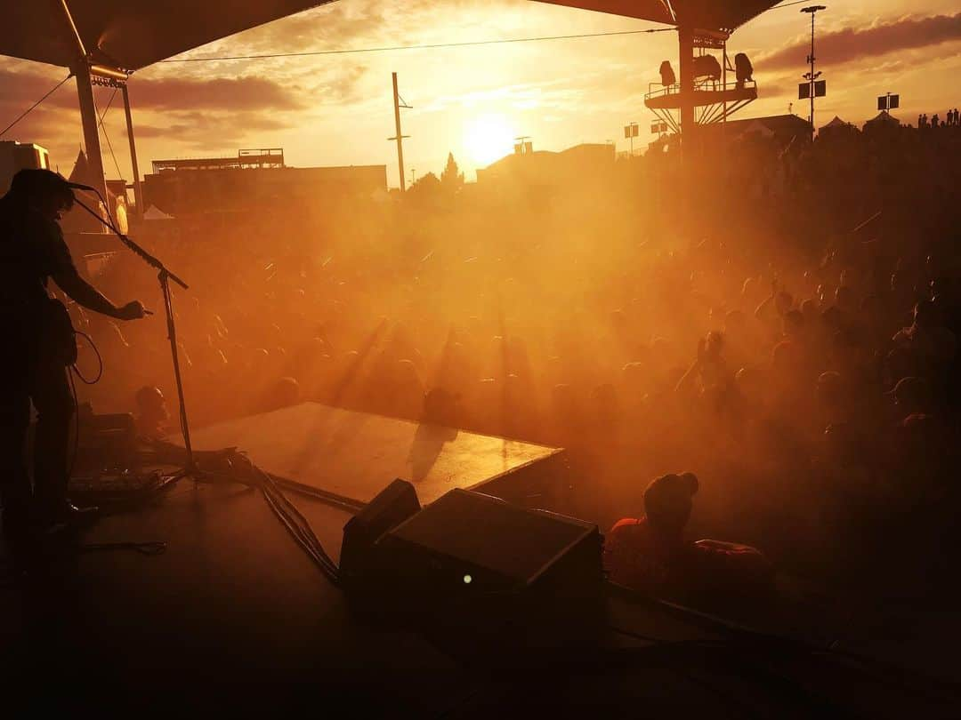 リック・バーチさんのインスタグラム写真 - (リック・バーチInstagram)「Hazy shade of summer fun for our gig yesterday... what joy will today bring?」7月27日 3時22分 - rickeburch