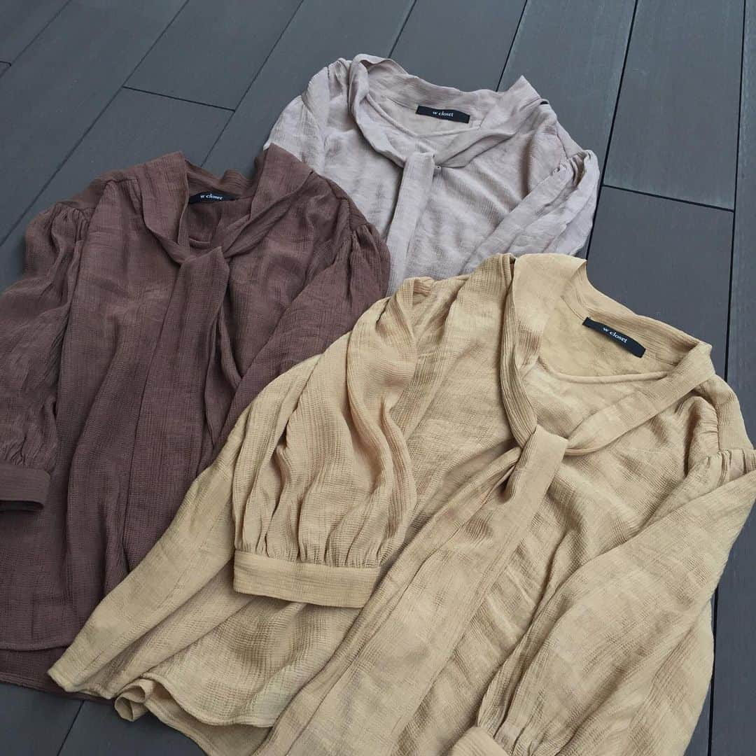 w closetさんのインスタグラム写真 - (w closetInstagram)「《new arrival》 楊柳加工ボウタイブラウス ¥3,900＋tax  ボウタイは垂らしても、リボン結びにしてもGOOD！  #wcloset #ダブルクローゼット #wears #ボウタイブラウス」7月26日 18時38分 - wclosetwearsinc