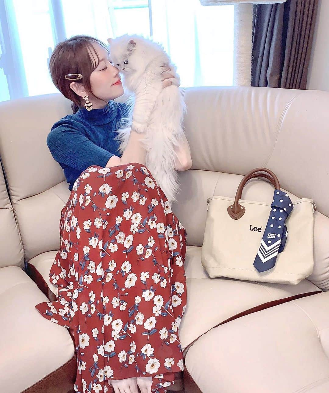 佐藤瀬奈さんのインスタグラム写真 - (佐藤瀬奈Instagram)「ふぅたんに会いに実家へふらり🐱❤️⠀ ⠀ 今日暑すぎて顔に覇気がないw 皆さんも水分しっかりとってね🥺！⠀ ⠀ トップス♡ @lily_brown_official  スカート♡ @earth__1999  バッグ♡ @leejeans ⠀ ・ ・ ・ #せぷコーデ #コーデ #lilybrown  #earthmusicandecology  #lee」7月26日 18時38分 - senapuu