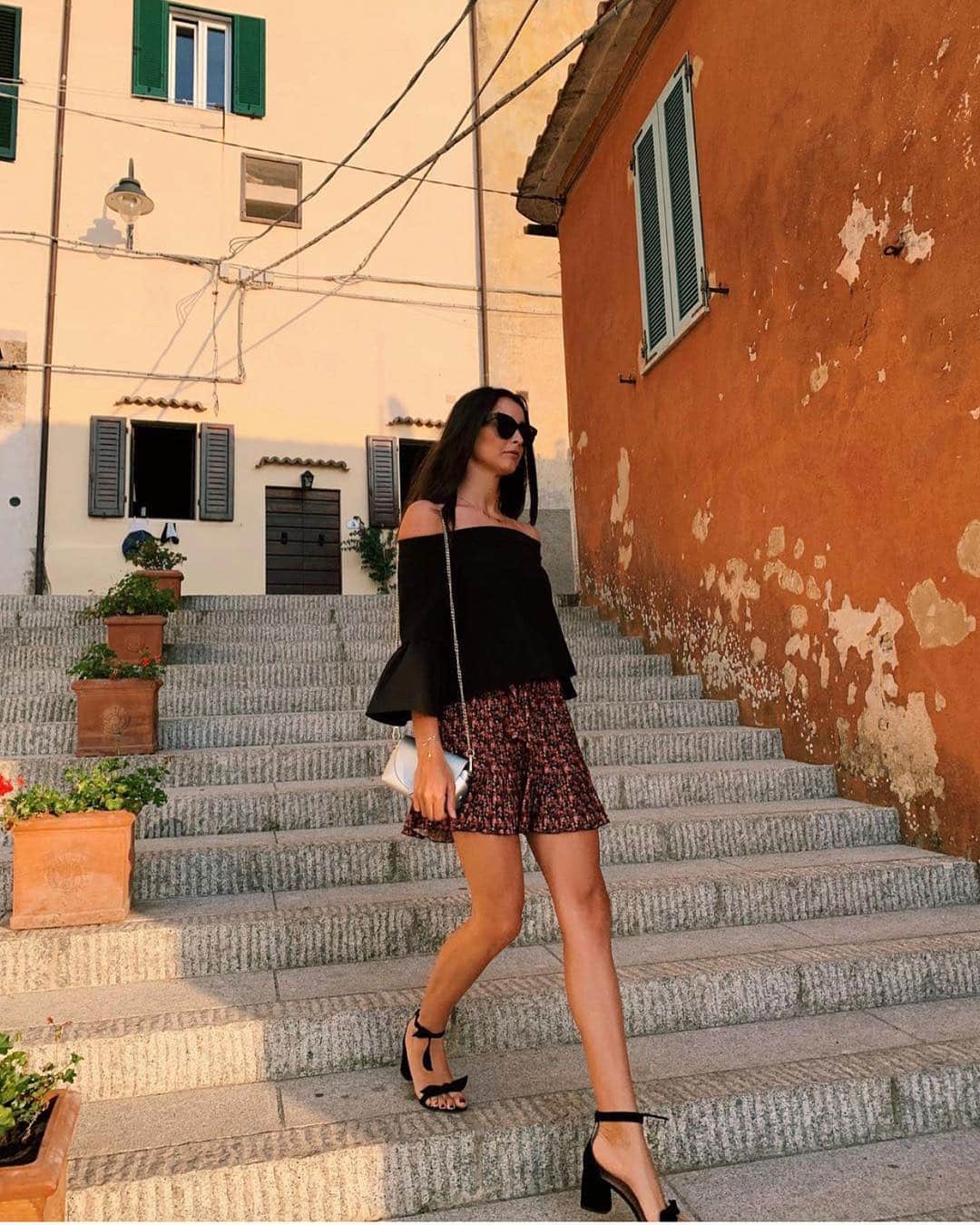 ジャンナメリアーニさんのインスタグラム写真 - (ジャンナメリアーニInstagram)「Summer attire in our beautiful Tuscany 🌻 Gianna Meliani sandals still available in different colors 😍💛 @carolinalatini #giannameliani」7月26日 18時43分 - giannameliani