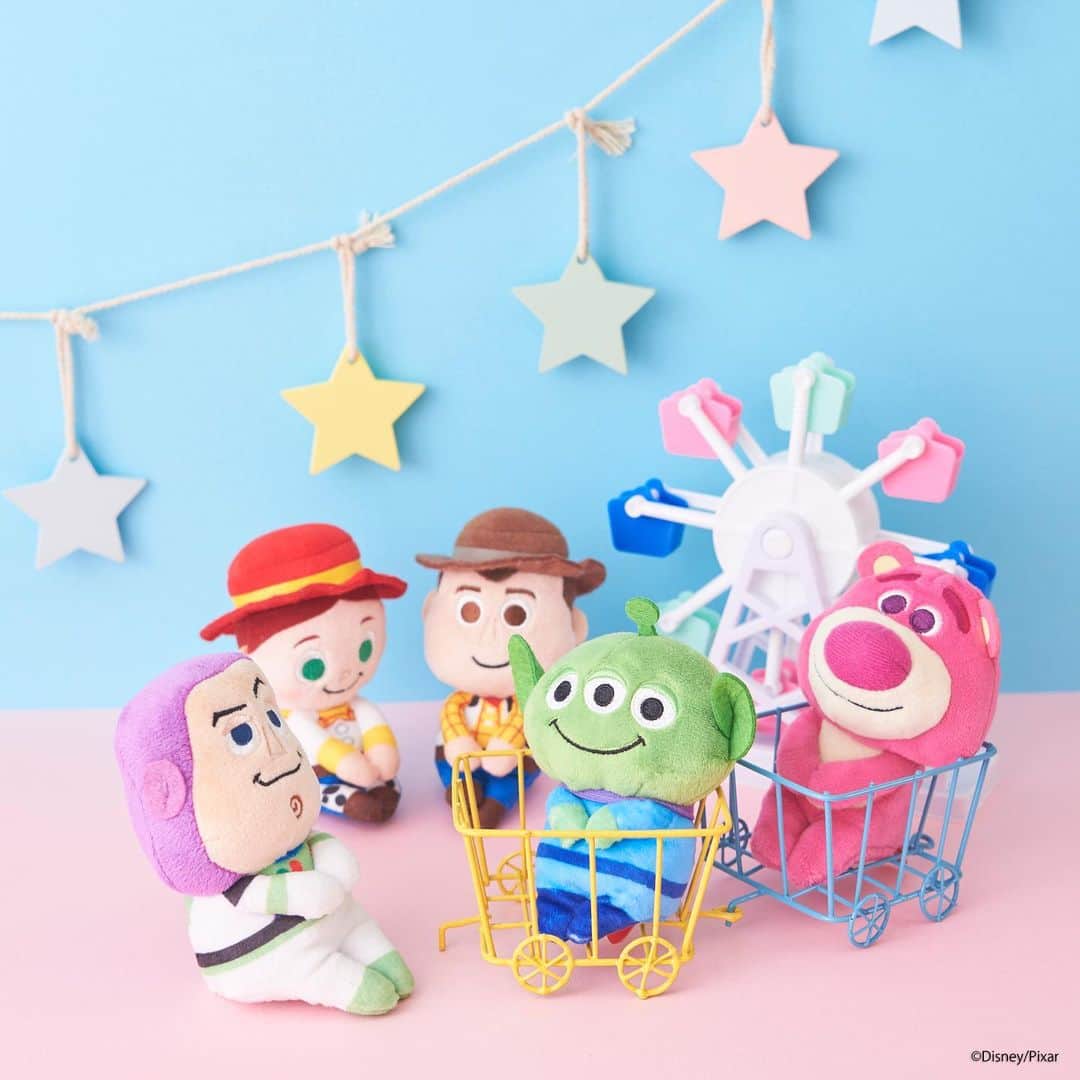 ちょっこりさん【公式】のインスタグラム：「#20190726 * キラキラお星さま 今日は見えるかな？ * #ちょっこりさん #ディズニー #ディズニーグッズ#トイストーリー #ぬい撮り#ぬいぐるみ #chokkorisan#disney #takaratomyarts #ぬいぐるみと撮り隊 #disney写真部 #ディズニーグッズ #ちょっこりさん好きな人とつながりたい」