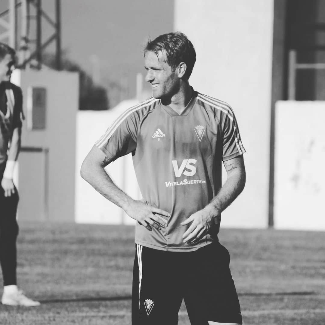 アレハンドロ・フェルナンデス・イグレシアスのインスタグラム：「La pretemporada sigue...!☀️」