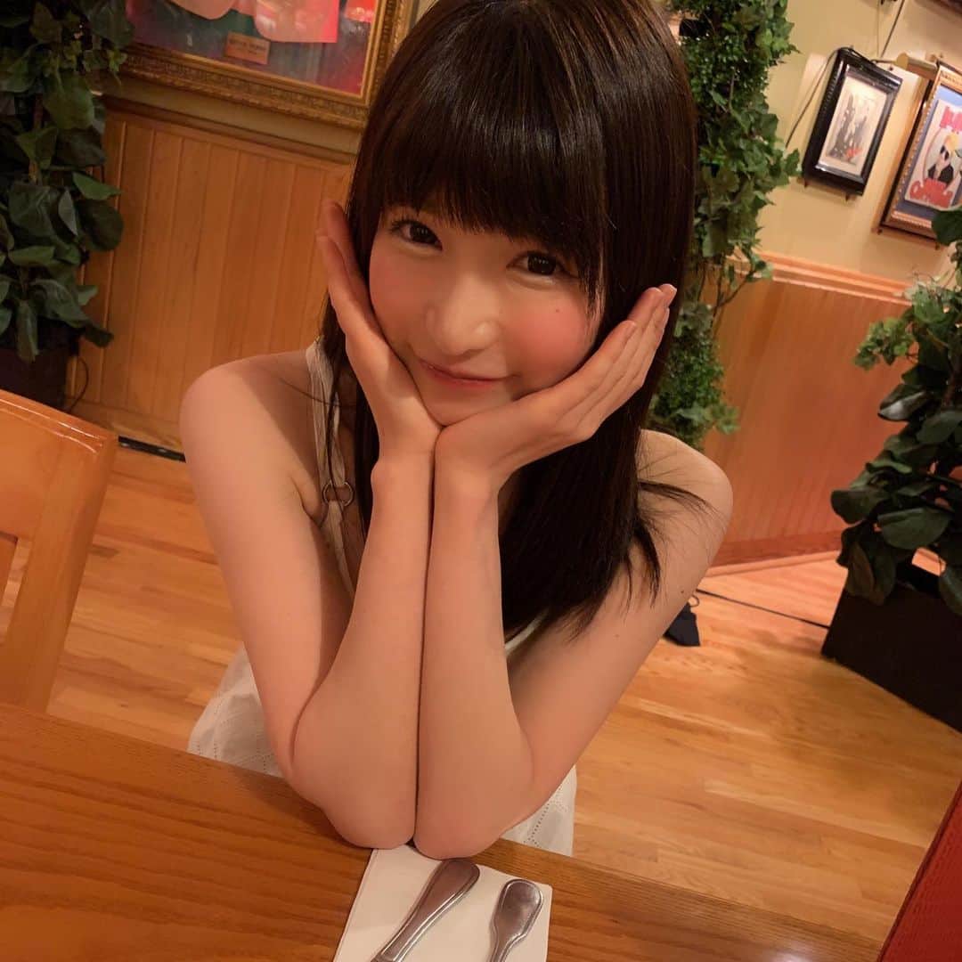 のインスタグラム：「モニタリングみてくれはったかたありがとうございます😊 爆食三姉妹inサイパン後編は巨大パフェ！！ サイパン本当に楽しかったからまたいきたな〜  #モニタリング#爆食三姉妹 #サイパン #サイパングルメ #サイパン旅行 #hardrockcafe」