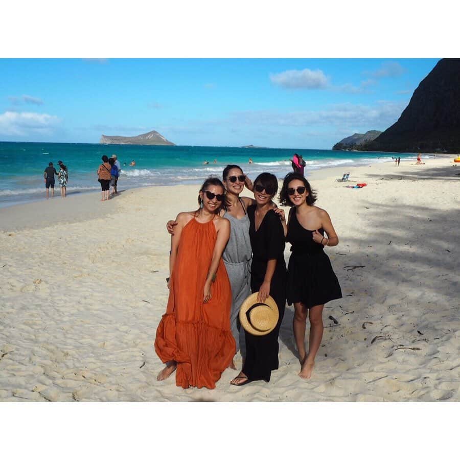のインスタグラム：「✴︎ Sea Life Park🐠 👇 Waimanalo  Beach🏄‍♀️ . . 💙💙💙 . #vacation #hawaii #waimanalo #waimanalobeach #sealtfriends #family #weekend #instadaily #instalike #instagood #instapic #instatravel #ハワイ」