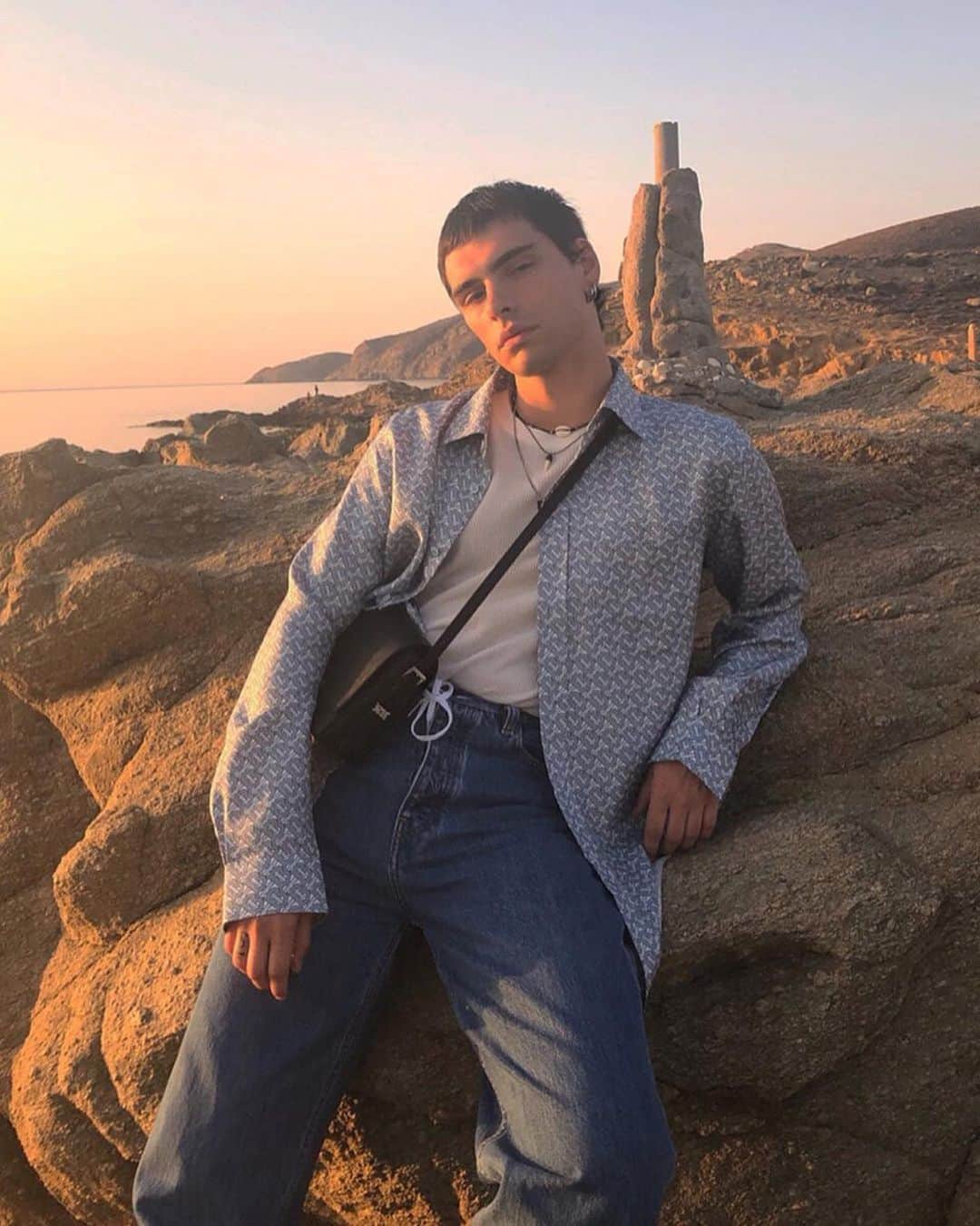 Burberryさんのインスタグラム写真 - (BurberryInstagram)「#Burberry in Mykonos . @JonathanHayden explores the Greek island wearing a Monogram print silk shirt . A celebration of our new #BurberrySummer capsule – available to shop . #TBRT #BurberryGeneration」7月26日 19時33分 - burberry
