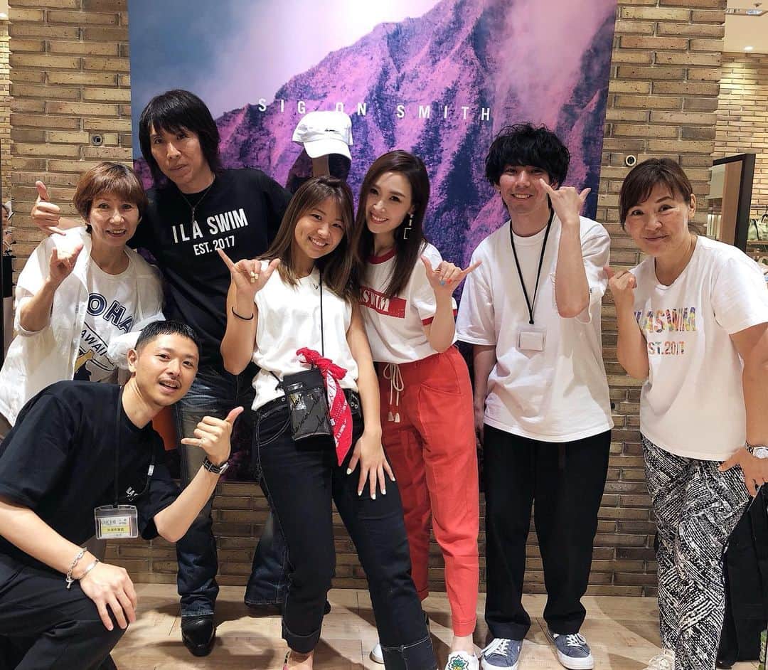 愛内里菜のインスタグラム：「大阪のルクアイーレで﻿ 今日から始まった﻿ ILA SWIMポップアップストアに行ってきたよ🏝﻿ ﻿ デザイナーのエビアン🌈﻿ そしてスタッフのみなさま🌈﻿ エビアンママである 88teesオーナーのルーキーさん🌈﻿ KOJIさん🌈﻿ ﻿ 8月１日まで やっているので﻿ お近くのみなさま！ 私のライブの前後にも！﻿ みんな見に行ってもらえたらHAPPYです😆✨﻿ ﻿ ﻿ @shop_ila_swim  @avian_official  @88teesofficial  @88teesfamily  @kakiuchiclub  @kojinw8  #ルクアイーレ 4階」