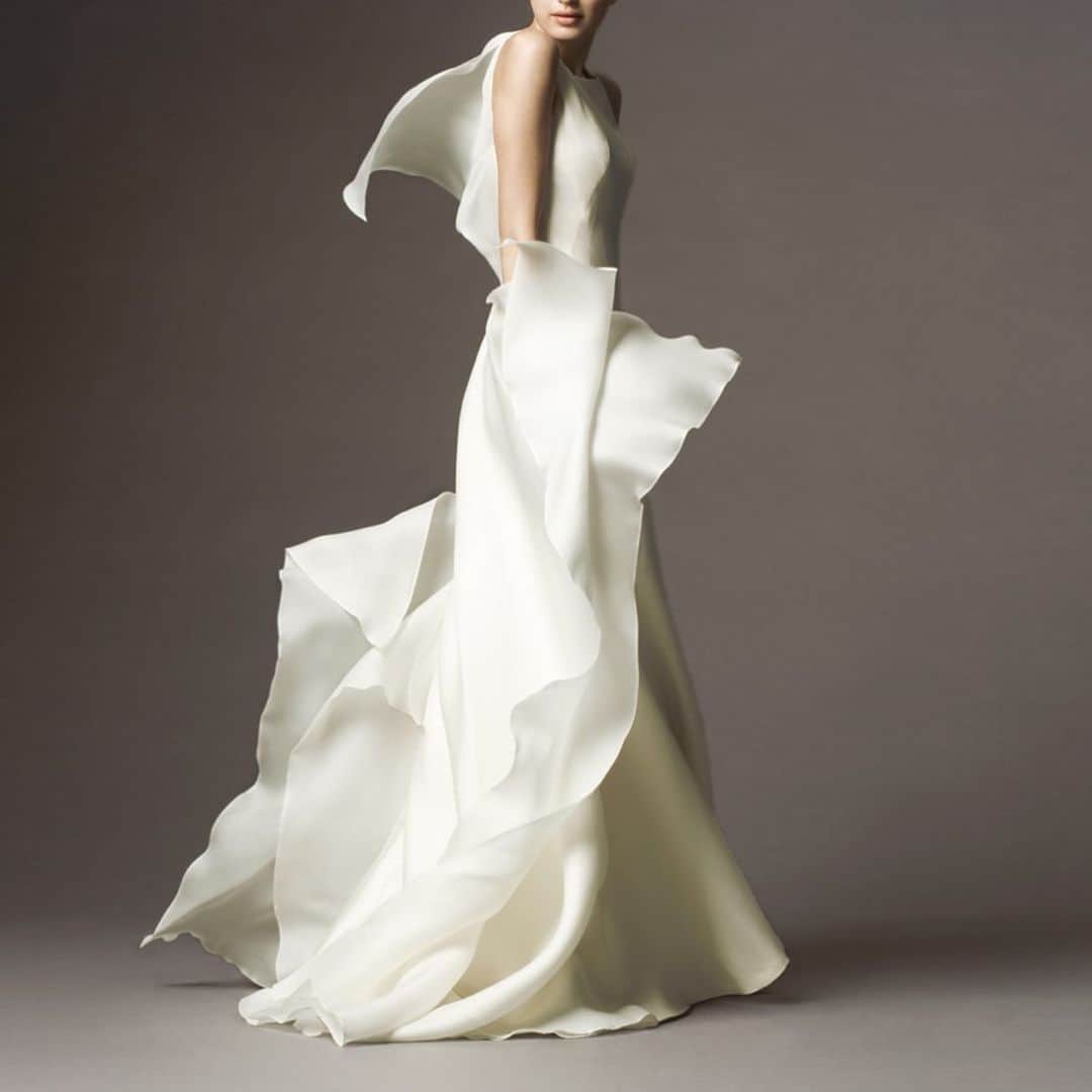 Authentique Authentiqueさんのインスタグラム写真 - (Authentique AuthentiqueInstagram)「【Dresses主催】 23の人気ブランドドレスを集結した試着会 場所：東京　丸の内 日程：8月3日(土)・8月4日(日)  世界中の23の一流ブランドドレスが一気にご覧いだける試着会を実現できたのは、Dressesだからこそ。 複数のドレスショップに行く手間が省け、1度でたくさんのドレスがご覧になれます！ また、東京開催はご要望が特に多いマーメイド、スレンダーラインのドレスを多めに集めてます！ もちろん人気のANTONIO RIVAのsissi、Reem Acraなどもご試着できます。 試着予約は @authentique_weddingdress プロフィールハイライトURL もしくは @dresses_weddingdressまで  #Authentique #authentique_dress #ちーむオーセンティック #関東花嫁 #saiidkobeisy #サイードコベイシー」7月26日 19時49分 - authentique_weddingdress
