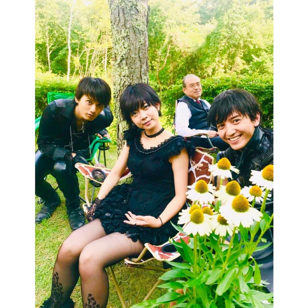 水石亜飛夢さんのインスタグラム写真 - (水石亜飛夢Instagram)「帰ってきました。﻿ ﻿ 雷牙さん、マユリさん、ゴンザさん﻿ ﻿ 背中を任せ合って戦う、仲間で家族。 また皆さんと﻿ ﻿ ﻿ 『牙狼<GARO> -月虹ノ旅人-』 10/4 公開です！﻿ ﻿ 「やれるってとこを見せとかないとね。﻿」 ﻿ ﻿ （あ！ちなみにねー！今、YouTubeで『牙狼<GARO> -魔戒ノ花』が観れるんだよー！ なんてお得なの！もう5年前！ 面白いから観てね！！！ ）﻿ ﻿ ﻿ #牙狼 #GARO #魔戒ノ花 #月虹ノ旅人」7月26日 19時51分 - atom_mizuishi