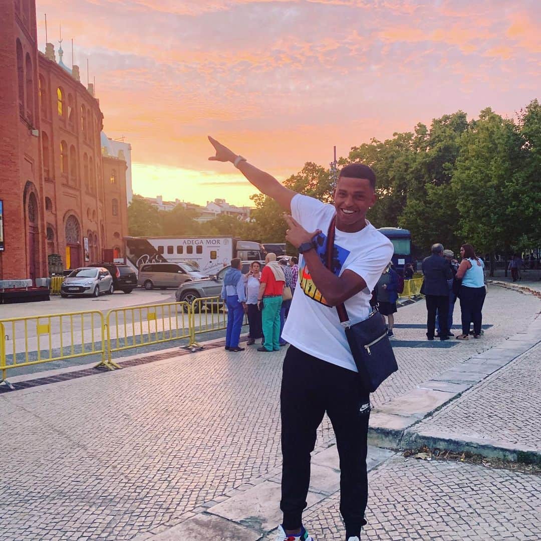 アデルラン・サントスのインスタグラム：「Pensamento sempre positivo!! Deus em primeiro lugar!!! Always positive thoughts !! God in first place!! 🍀🍀🍀🙏🏽」