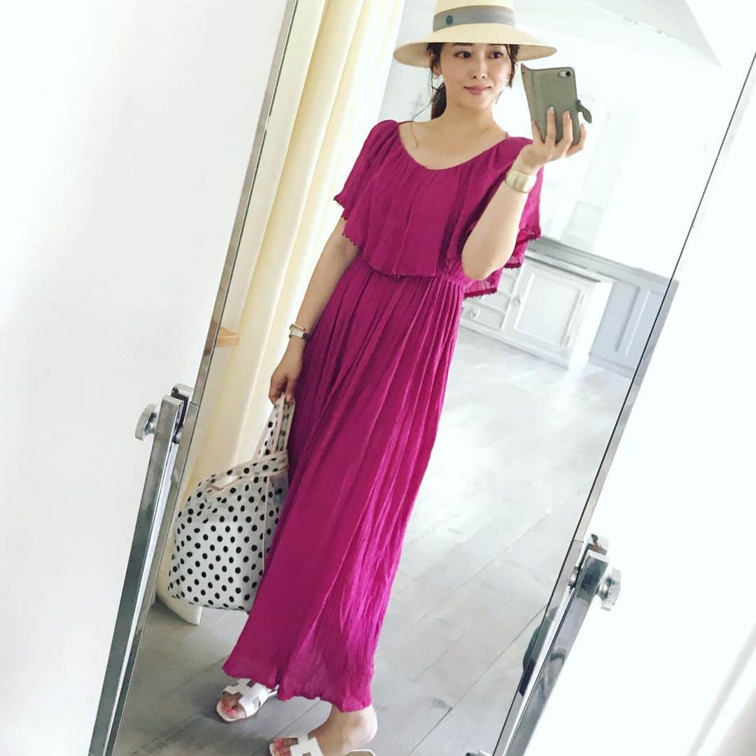 のインスタグラム：「. 朝からの撮影の後は . →娘とかき氷屋さん🍧 →スーパーへ買い出し →近所のお祭りへ繰り出す✨ と、駆け抜けた3時間。 . 汗だくになったけど、 楽しかったと言ってくれたから元気100倍。 . . 今週もお疲れ様でした〜！ . #coordinate #velnica#ludlow#maison michel#hermes」