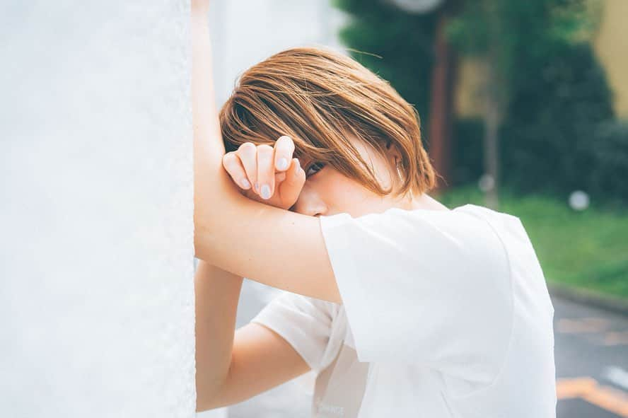 山田愛梨さんのインスタグラム写真 - (山田愛梨Instagram)「. photo @ichi_came  hair makeup @unami_shima  model & styling @airi_yamada . 壁ドンならぬ #肘ドン #両肘ドン 最強の近距離」7月26日 20時03分 - airi_yamada