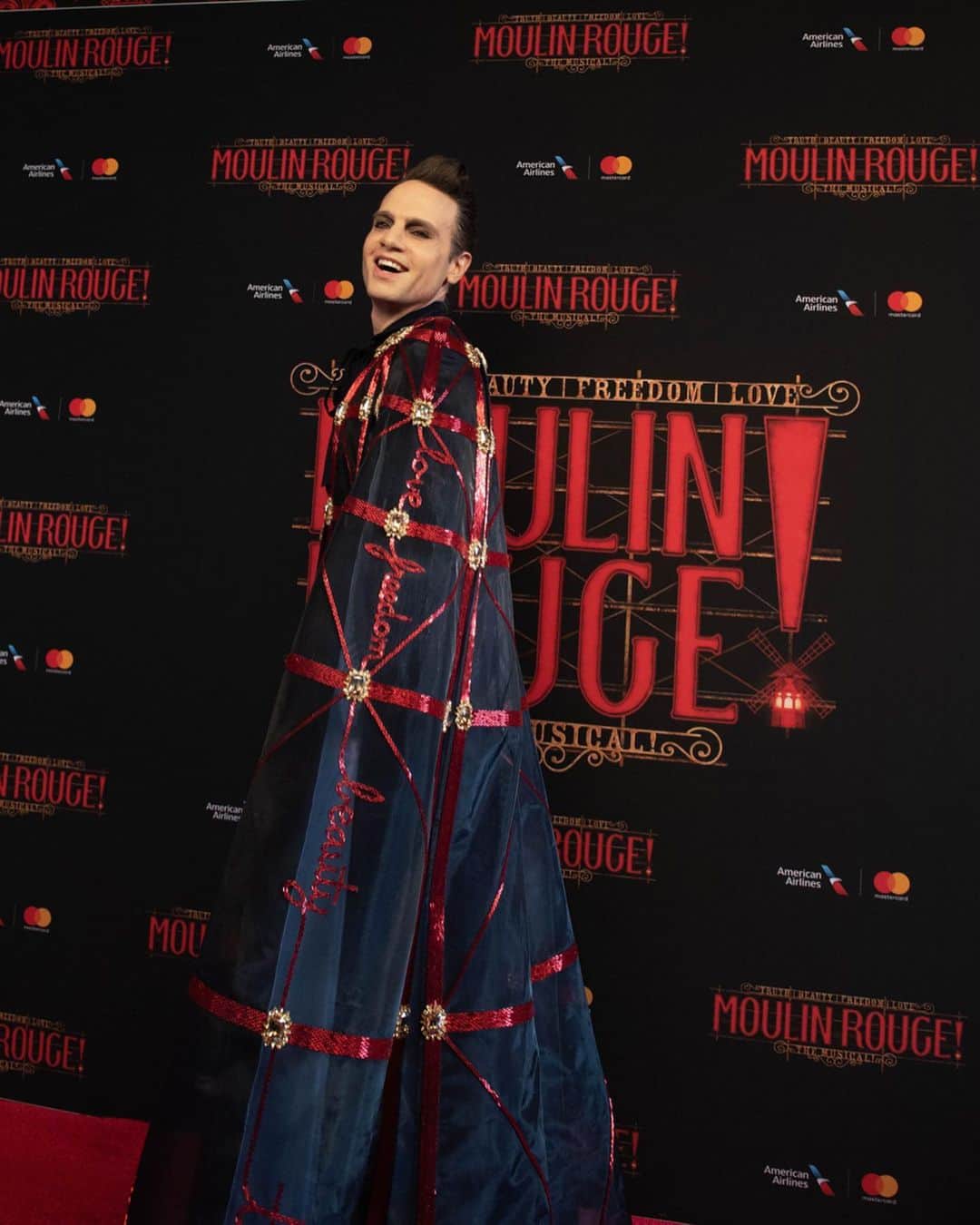 Vogue Italiaさんのインスタグラム写真 - (Vogue ItaliaInstagram)「#VogueExclusive behind-the-scenes of @moulinrougebway opening night in New York with the producer @jordan_roth who was wearing an amazing @zacposen cape. Tap the link in bio to discover more about the musical. Full credits: Stylist: @michael_philouze House of Z: @simondebeaupre @cmariton Ring: @doyleanddoyle  Hair: @rudymartins Make-Up: @maudlaceppe Style Team: @celinesabbagh」7月26日 20時14分 - vogueitalia