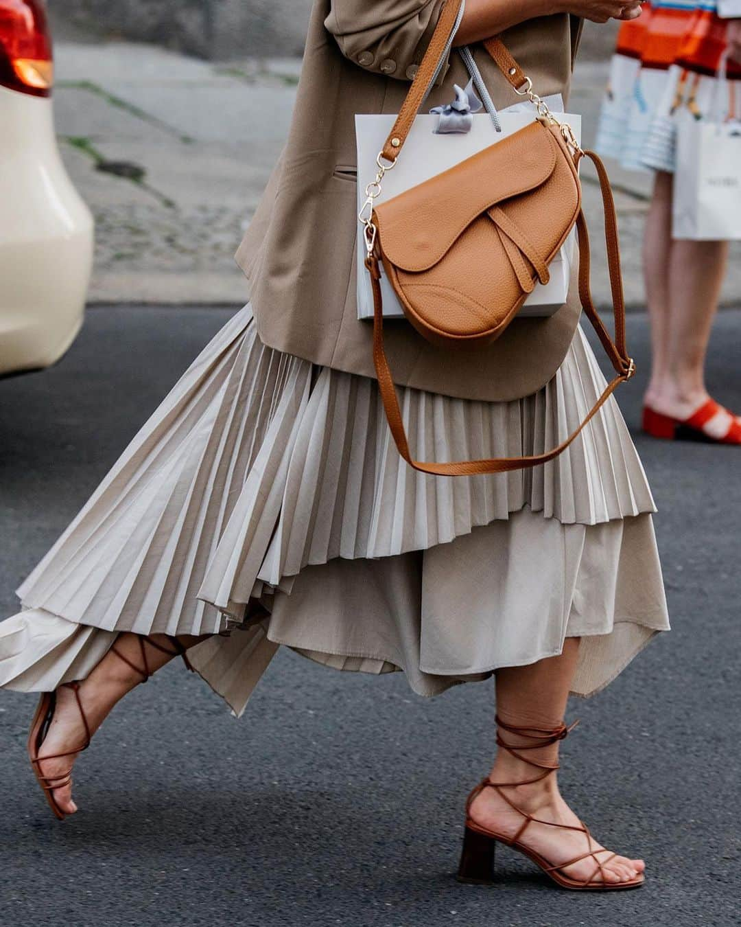 Vogue Australiaさんのインスタグラム写真 - (Vogue AustraliaInstagram)「Vogue’s street style coverage from the Paris haute couture shows offered a crash course in how to wear vacation-mood looks in the city. But the biggest trend of all was the array of spaghetti-strap sandals taking centre stage. In the bio link, read Vogue's guide to styling the high-fashion sandal. 📷 @thelocals」7月26日 20時06分 - vogueaustralia