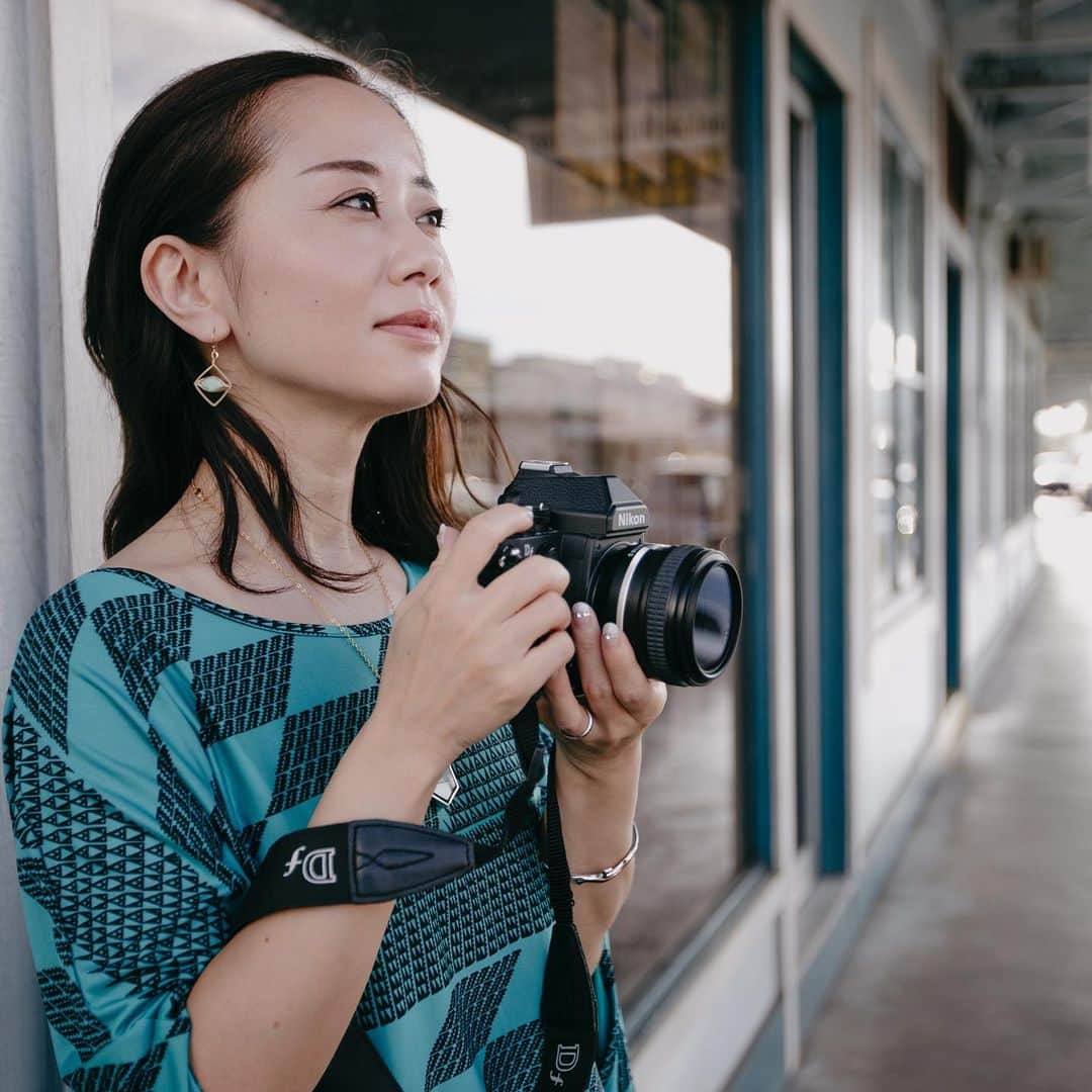 のインスタグラム：「大好きなニコンDFを持ってホノカアの街を散策。 With my favorite camera #NikonDF a stroll in this beautiful small town #honokaa  #hawaii #bigisland #nikon #portrait #jalhawaii #jalハワイ #ハワイ #ハワイ島 #ホノカア #ニコン女子 #写真好きな人と繋がりたい #manaolahawaii」
