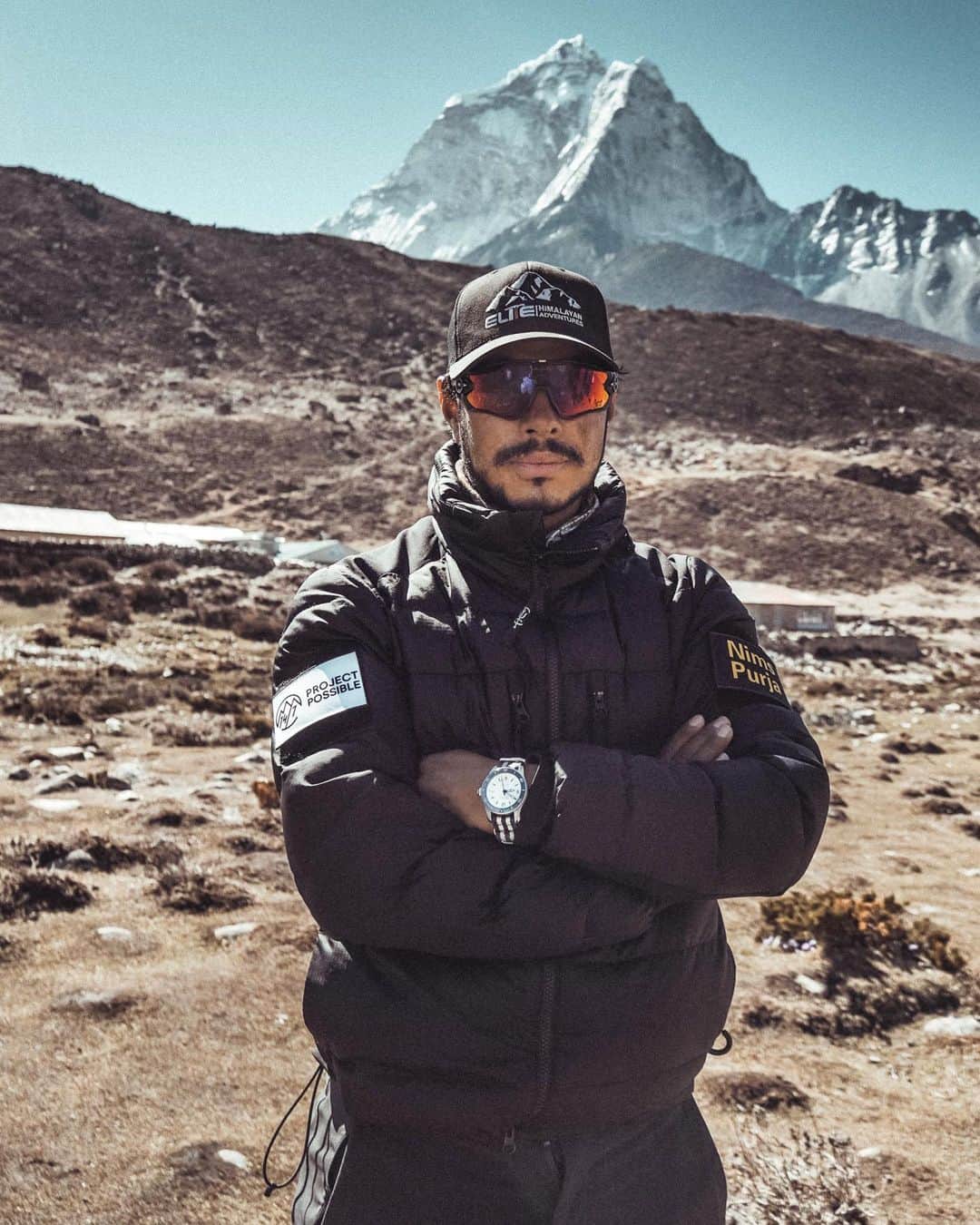 のインスタグラム：「A huge congratulations to Bremont ambassador @nimsdai on completing phase 2 of #BremontProjectPossible after summited BroadPeak today at 8:50 local time. This marks his 11th 8000er, leaving 3 more to go for phase 3. ⠀ Are you keeping up with his adventure?⠀ ⠀ Tap to view his watch. ⠀ #NimsDai #mountaineer #summit」