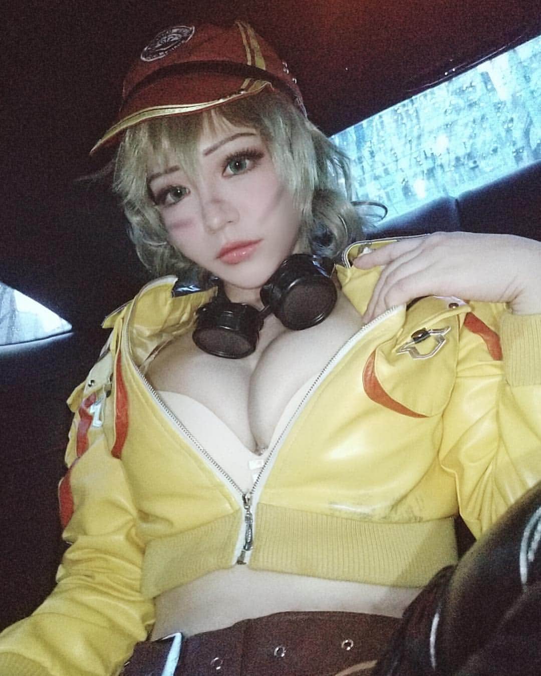 千尋のインスタグラム：「FF34攤位情報xPatreon July Tier3 FFXV Cindy  明天就是FF了呀❤️❤️❤️❤️ 這次千尋有準備100名的一番賞喔！ 明天見！ 會場DM https://is.gd/XwAaUE  July Patreon last 5 Days Tier3 FFXV Cindy Get now https://reurl.cc/NQdY6 ★千尋一番賞 參加資格:凡購買新刊即可參加 (1本新刊可抽選一次) 獎項: 雷姆泳裝1名 王座pose拍立得1名 踩你pose拍立得2名 普通pose拍立得27名 尼祿拍立得(拍好的)20名 唇印卡50張」