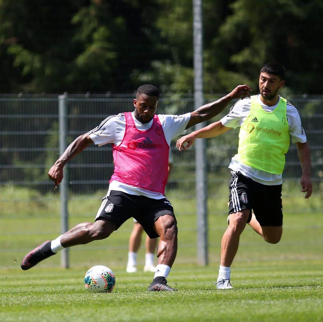 イェレマイン・レンスのインスタグラム：「Pre season camp #austria #besiktas」