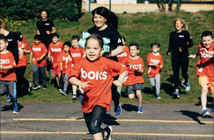 ガル・ガドットさんのインスタグラム写真 - (ガル・ガドットInstagram)「Hey everyone, I wanted to quickly share with you something that’s close to my heart.  I’m talking about BOKS (@bokskids), Reebok’s physical activity program that aims to get more kids healthy and active!  This week, they have a special thing going on, for every kids pair of shoes sold in the U.S, on Reebok.com, by July 31st, another pair will be donated to a child in a low-income community, participating in BOKS.  This is such an important cause, so if you can, I’d love you to join us to get more shoes on kids feet so they can get moving, be healthy, and have fun! #reebokpartner」7月26日 20時33分 - gal_gadot