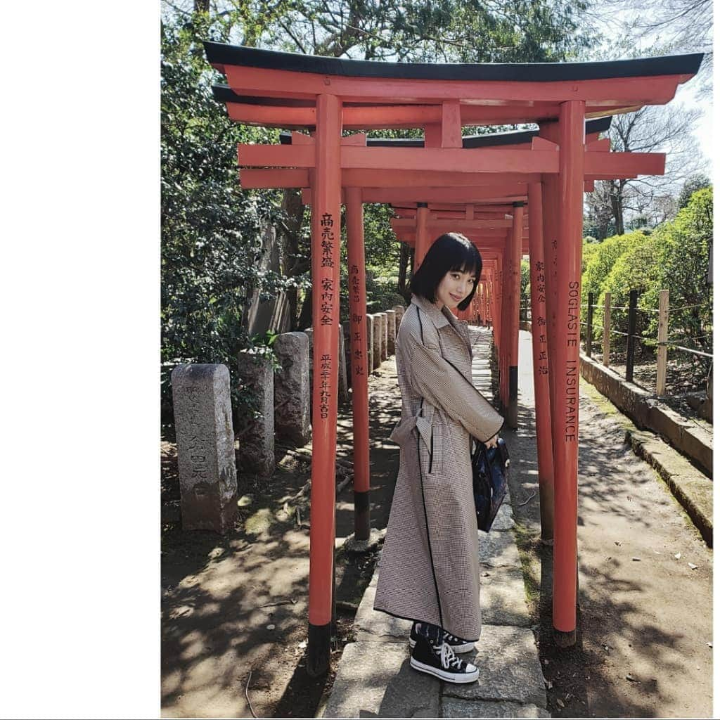 保坂玲奈さんのインスタグラム写真 - (保坂玲奈Instagram)「😸 . 根津神社で縁結びに行ったり、 谷中せんべいを食べ歩きしたり、 カフェで招き猫の絵付けをしたり、 資料館で時代に触れたり、 美術館で芸術に浸ったり、、、 と充実した体験をしながらの撮影だった🥺❤ . 東京に来るなら谷根千は ぜひ見て欲しいエリア✨ . トーキョーブックマークには 宿泊+新幹線のプランや日帰りプラン、 更に上野Welcomeパスのついた お得なプランも沢山あるので 夏休みのこの時期、 是非チェックしてみてください✨ . . https://shinkansen.travel/tokyobookmark/theme/uenoyanesenmeguri/index . . . #東京旅行 #上野 #女子旅 #トーキョーブックマーク #PR」7月26日 20時49分 - __renao_0707