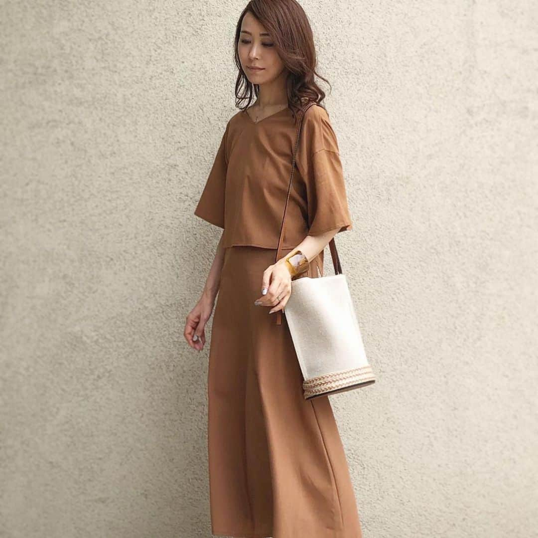 akko3839さんのインスタグラム写真 - (akko3839Instagram)「﻿ #browncoordinate﻿ ﻿ ﻿ ﻿ リネンで夏素材だけど﻿ 秋色だから長く着られそう🍂﻿ ﻿ ﻿ ﻿ ﻿ ﻿ ﻿ set up #fifth#fifthtl  @fifth_store →50%off﻿ bag loewe ﻿ sandal nebulonie﻿ ﻿ ﻿ ﻿ ﻿ ﻿ ﻿ ﻿ #フィフス#バックシャンリネンセットアップ #fashion#ootd#outfit#code#coordinate#style#stylepoint#instafashion#instagood#instalike#ファッション#コーディネート#コーデ#プチプラ#プチプラコーデ#夏服#夏コーデ」7月26日 20時47分 - akko3839