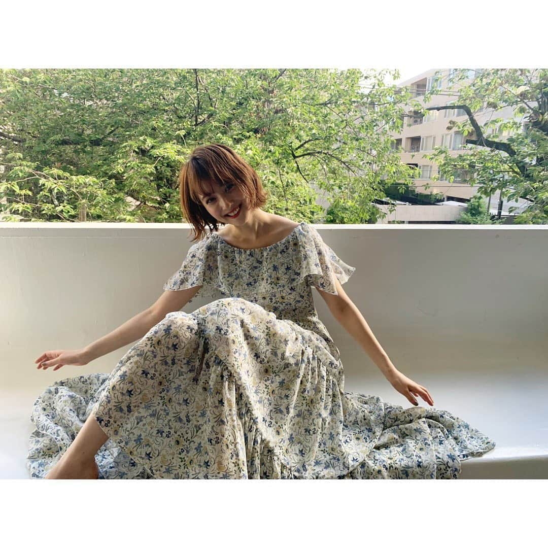 佐々木希さんのインスタグラム写真 - (佐々木希Instagram)「花柄ワンピース 他にもネイビーあります💐  #iNtimite #のぞみの私服」7月26日 20時48分 - nozomisasaki_official