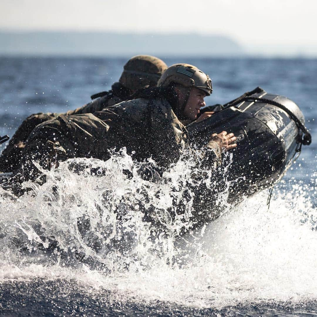 アメリカ海兵隊さんのインスタグラム写真 - (アメリカ海兵隊Instagram)「Drip Check  Marines with 3rd Reconnaissance Battalion, @3dmardiv, conduct combat rubber raiding craft training on Camp Schwab, Okinawa, Japan. (U.S. Marine Corps photo by Cpl. Josue Marquez)  #Marines #Military #Recon #Japan」7月26日 20時57分 - marines